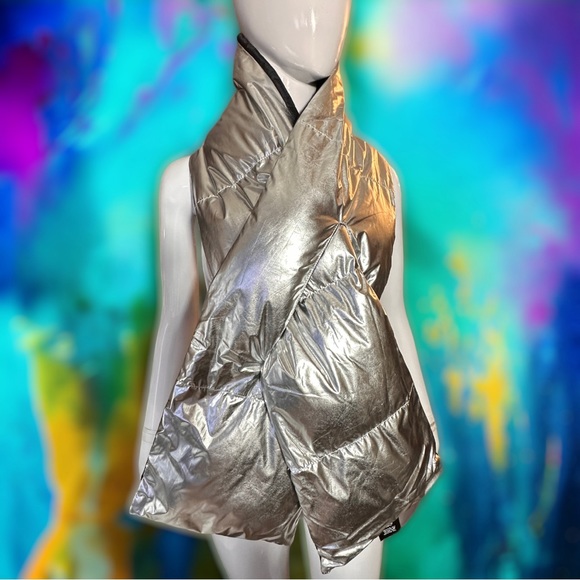 SILVER PUFFER SCARF & MATCHING HAT (NEW) - Picture 11 of 14